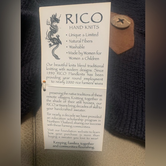 Hand Knit RICO Womens Black Wrap Scarf Sweater With Pockets NEW OS - Picture 9 of 9